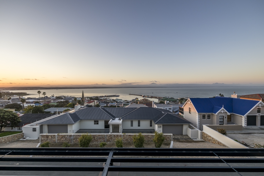 6 Bedroom Property for Sale in Mossel Bay Central Western Cape